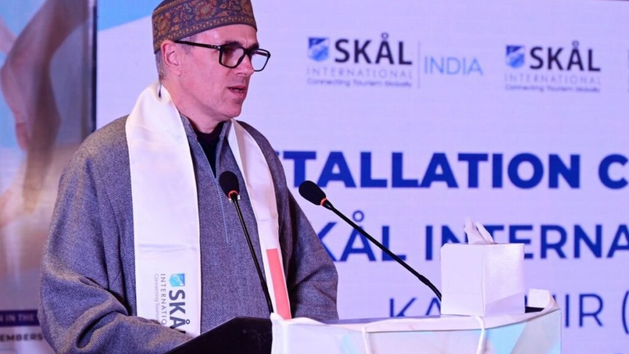 J&K News: कश्मीर में बर्फबारी से पर्यटन को मिलेगा बढ़ावा, उमर अब्दुल्ला ने SKÅL क्लब लॉन्च पर जताई उम्मीद
