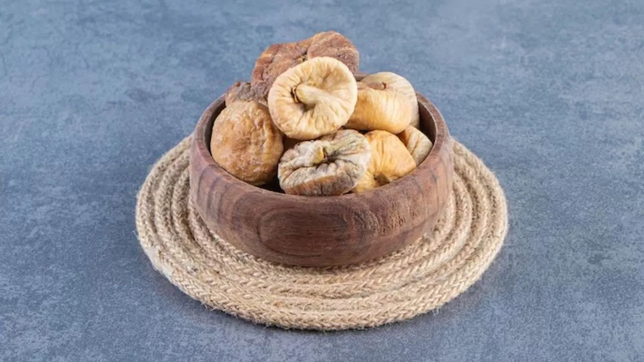 Anjeer Empty Stomach In Morning: रोज़ाना खाली पेट सूखे अंजीर खाने के 5 जबरदस्त फायदे, जो आपकी सेहत बनाए मजबूत