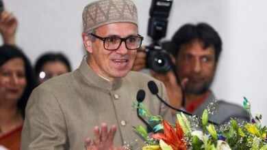 J&K News: जम्मू-कश्मीर में उमर ने संविधान दिवस पर जताई एकता की मिसाल, शिक्षा में बढ़ती धार्मिक राजनीति पर चिंता