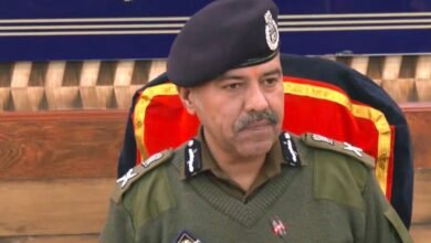 Jammu-Kashmir News: नौगाम ब्लास्ट के शहीद अजाज मीर के घर पहुंचे DGP, परिवार को भरोसा दिलाया हमेशा साथ खड़ी रहेगी पुलिस