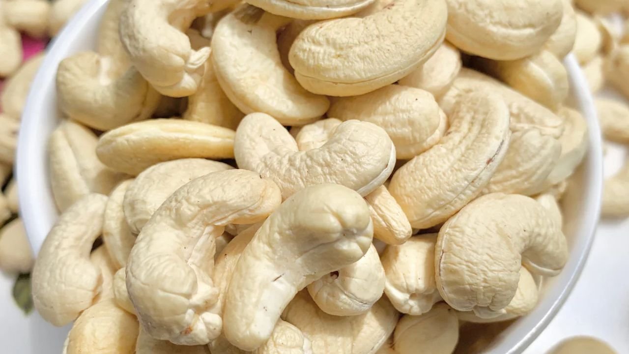 Benefits Of Cashew: रोजाना 3-4 काजू खाने के चौंकाने वाले फायदे, जानें सही मात्रा और स्वास्थ्य का राज