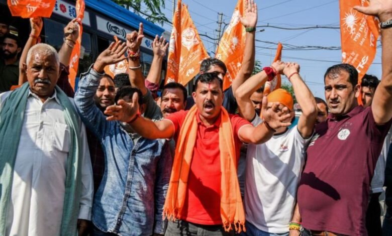 College controversy: वैष्णो देवी मेडिकल कॉलेज में MBBS सीट विवाद भड़का, जम्मू की सड़कों पर गूंजे विरोध के नारे