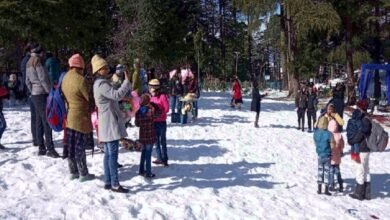 J&K News: लद्दाख से कश्मीर तक हड्डियां जमाने वाली ठंड, कई जिलों में पारा खतरनाक स्तर पर पहुँचा