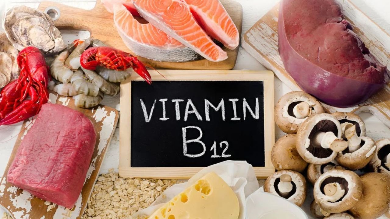 Vitamin B12 की कमी के लक्षण जो आपके स्वास्थ्य को कर सकते हैं प्रभावित, जानें तुरंत पहचानें
