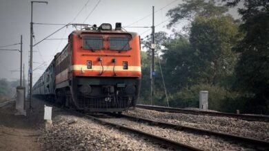 Indian Railways: यात्रियों के लिए अलर्ट! 22-23 नवंबर को रेलवे की टिकटिंग सेवा 5 घंटे बंद, यात्रा से पहले जरूरी सूचना