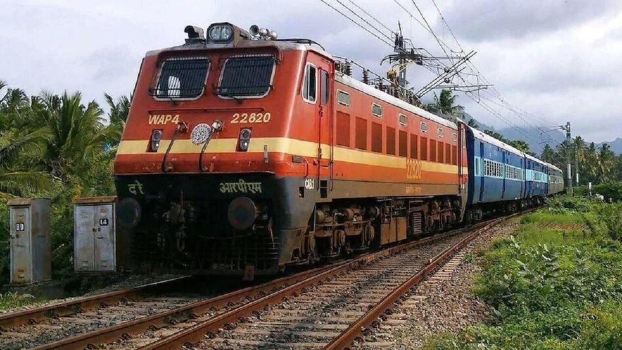 Indian Railways: यात्रियों के लिए अलर्ट! 22-23 नवंबर को रेलवे की टिकटिंग सेवा 5 घंटे बंद, यात्रा से पहले जरूरी सूचना