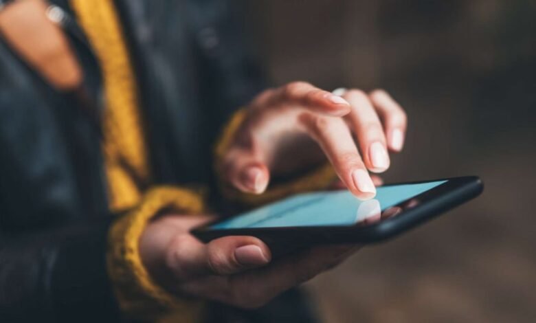 Mobile Addiction: बच्चे और युवा मोबाइल की लत से परेशान, डिजिटल सीमाएं बनाकर बनाएं जीवन स्वस्थ और खुशहाल