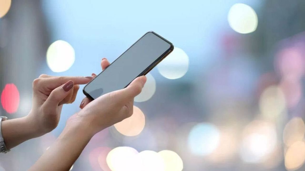 Mobile Addiction: बच्चे और युवा मोबाइल की लत से परेशान, डिजिटल सीमाएं बनाकर बनाएं जीवन स्वस्थ और खुशहाल