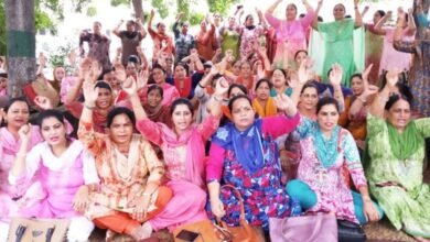 Jammu-Kashmir फैमिली वेलफेयर कर्मचारियों का चार महीने से वेतन बकाया, महिला मल्टीपर्पज़ वर्कर्स ने सरकार को दी सड़क पर उतरने की चेतावनी