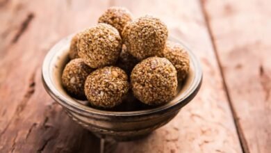 Til Gud Ladoo Recipe: सर्दियों में तिल के लड्डू से बढ़ाएं गर्माहट और सेहत, दादी की खास रेसिपी
