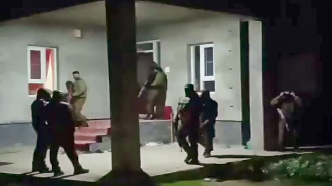 Jammu-Kashmir News: कश्मीर व्हाइट कॉलर टेरर मॉड्यूल में CIK की बड़ी छापेमारी,  हरियाणा की महिला डॉक्टर किराएदार मिली