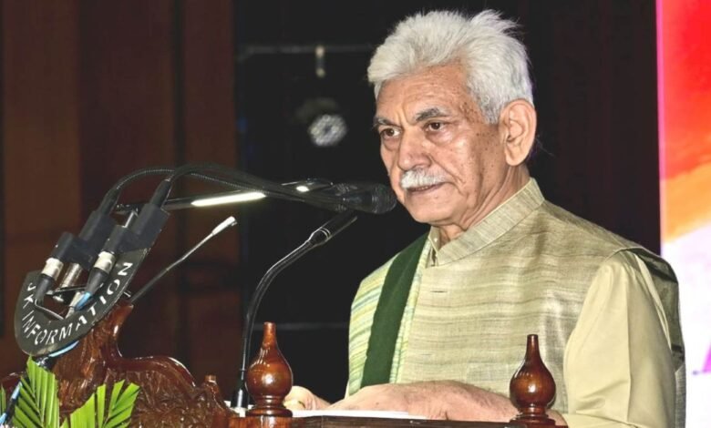 Jammu-Kashmir पुलिस की कार्यवाही से टला बड़ा आतंकी खतरा, एलजी सिन्हा ने किया सम्मानित