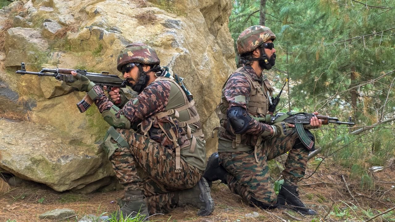 J&K Kupwara से बड़ी खबर, सुरक्षाबलों ने 2 आतंकियों को मार गिराया, इलाके में तलाशी अभियान जारी