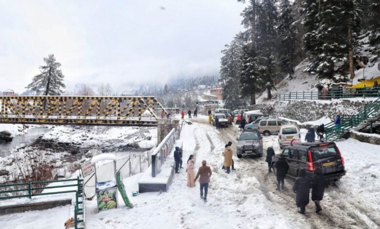 Jammu-Kashmir Weather: जम्मू-कश्मीर में शुष्क मौसम के बीच बढ़ी ठंड, जानें कब और कहां होगी बर्फबारी