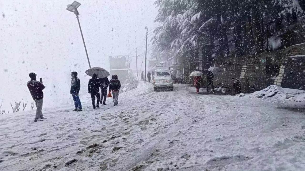 Jammu-Kashmir Weather: जम्मू-कश्मीर में शुष्क मौसम के बीच बढ़ी ठंड, जानें कब और कहां होगी बर्फबारी