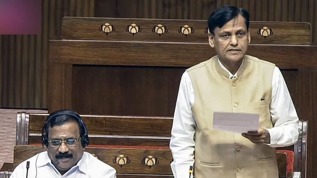 Parliament Winter Session: नक्सलियों के पुनर्वास पर अमित शाह को जवाब देना पड़ा लोकसभा में, बाएं पंथी खतरे पर बहस तेज