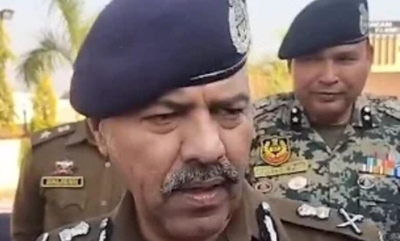 J&K DGP ने सीमा क्षेत्र का निरीक्षण किया, Village Defence Guards से बातचीत में दिए सतर्क रहने के निर्देश