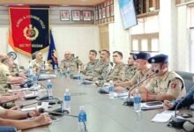 DIG Javed Iqbal Mattoo ने अनंतनाग पुलिस स्टेशन में अपराध और सुरक्षा समीक्षा बैठक की अध्यक्षता की