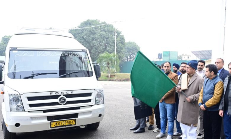 Lieutenant Governor Sh Manoj Sinha flags off group of Youth from South Kashmir for Exposure Tour