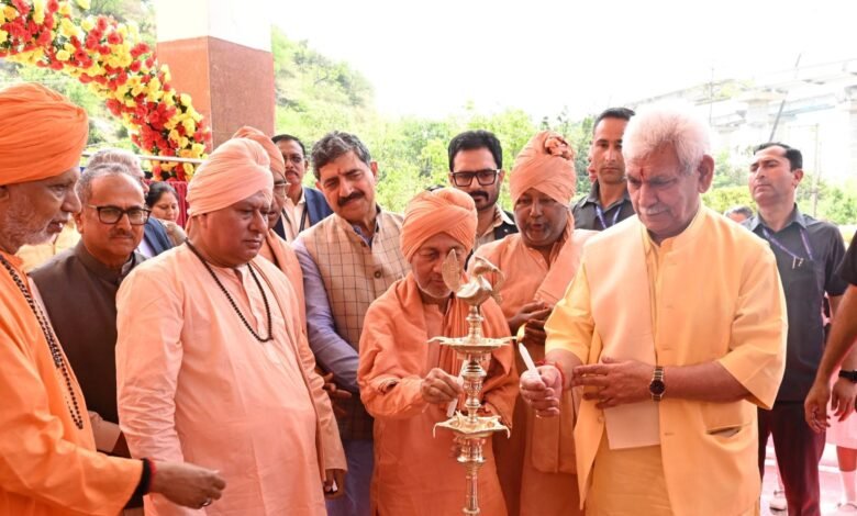Lieutenant Governor Shri Manoj Sinha inaugurates New School Building of Swami Pranavanand Vidyamandir in Nagrota (1)
