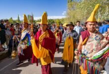 buddha-relics-leh-ladakh-procession-devotees