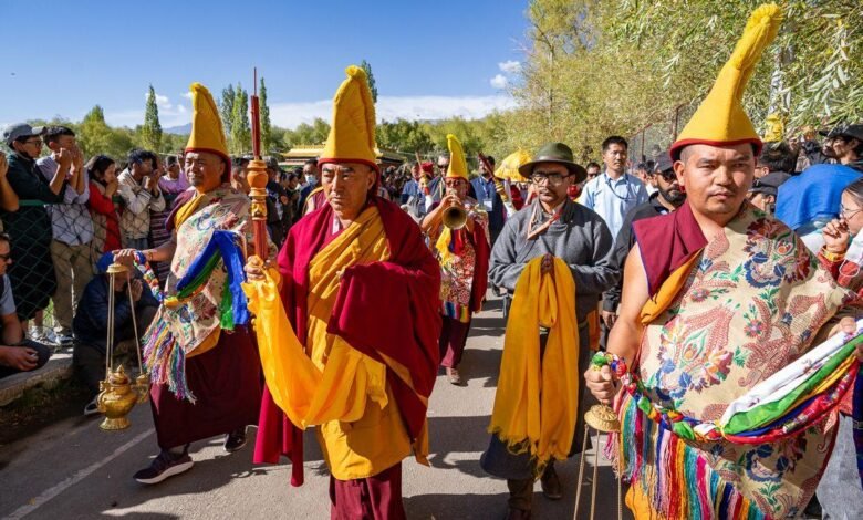 buddha-relics-leh-ladakh-procession-devotees
