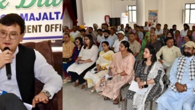 Block Diwas Udhampur कार्यक्रम में लोगों की समस्याएं सुनते DC