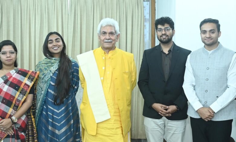 IAS Officer Trainees के साथ LG Manoj Sinha की real तस्वीर