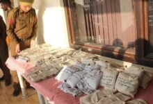 Avneet Singh Negi Arrested मामले में Jammu Police द्वारा heroin और pistol बरामद करने के दौरान की तस्वीर