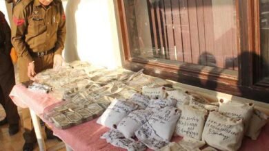 Avneet Singh Negi Arrested मामले में Jammu Police द्वारा heroin और pistol बरामद करने के दौरान की तस्वीर