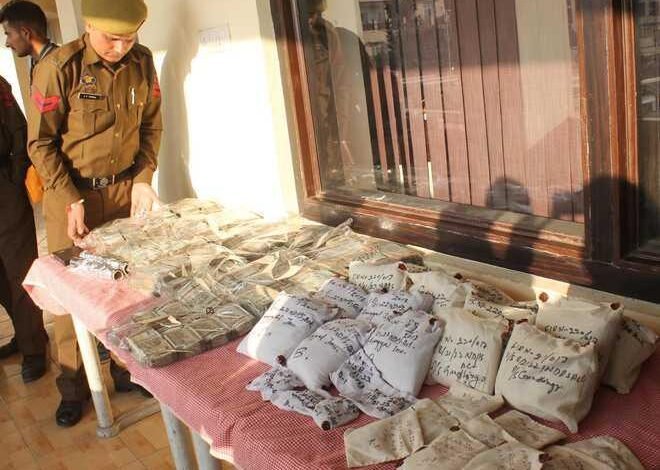 Avneet Singh Negi Arrested मामले में Jammu Police द्वारा heroin और pistol बरामद करने के दौरान की तस्वीर