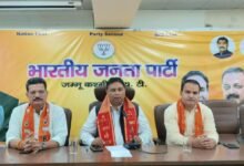Jammu के Trikuta Nagar में आयोजित BJP Jan Sampark Abhiyan बैठक में मौजूद Ashok Koul और SC Morcha नेता
