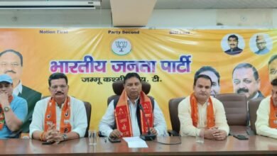 Jammu के Trikuta Nagar में आयोजित BJP Jan Sampark Abhiyan बैठक में मौजूद Ashok Koul और SC Morcha नेता