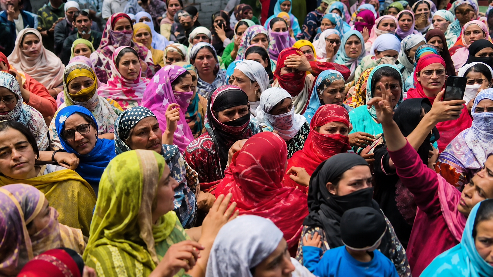 Women protesting in Budgam demanding justice in minor girl murder case Kashmir