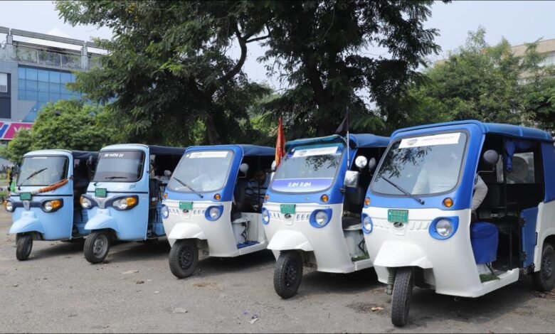 E-rickshaw drivers and passengers in Jammu as Transport Department makes meter system mandatory for fair fare charges