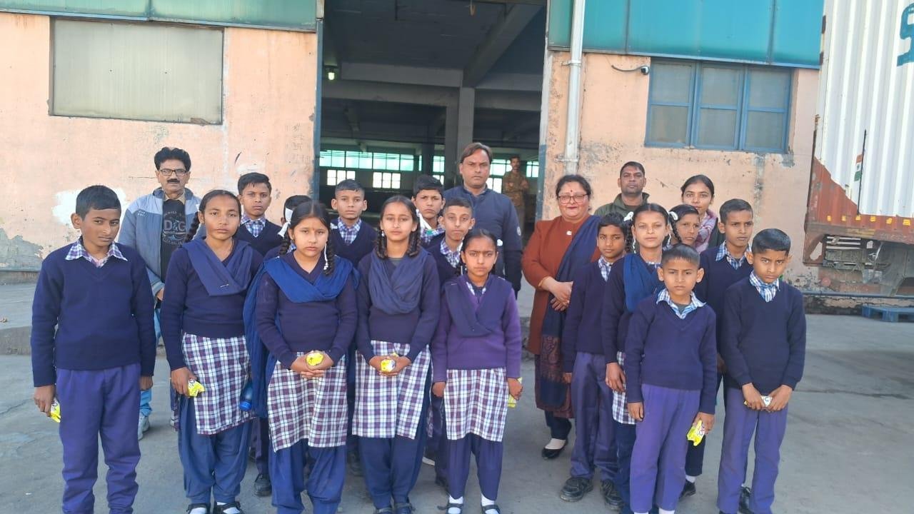 Anantnag में Adil Hussain Shah के सम्मान में school renaming से जुड़ी प्रतीकात्मक तस्वीर