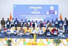Jammu Rozgar Mela 2026 में युवाओं को appointment letters मिलने की प्रतीकात्मक तस्वीर with PM Modi and selected candidates
