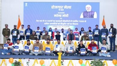 Jammu Rozgar Mela 2026 में युवाओं को appointment letters मिलने की प्रतीकात्मक तस्वीर with PM Modi and selected candidates