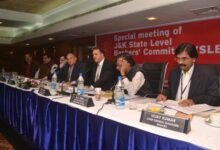 jk-austerity-measures-2026 के तहत सरकारी खर्चों पर सख्ती को लेकर बैठक करते J&K Government अधिकारी