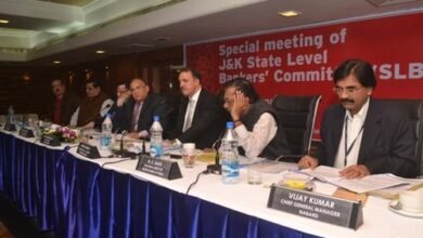jk-austerity-measures-2026 के तहत सरकारी खर्चों पर सख्ती को लेकर बैठक करते J&K Government अधिकारी