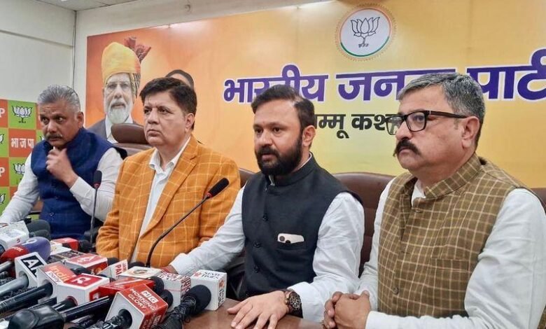 J&K Crime Cases पर BSP leader Darshan Rana द्वारा law and order को लेकर बयान देते हुए representative image.