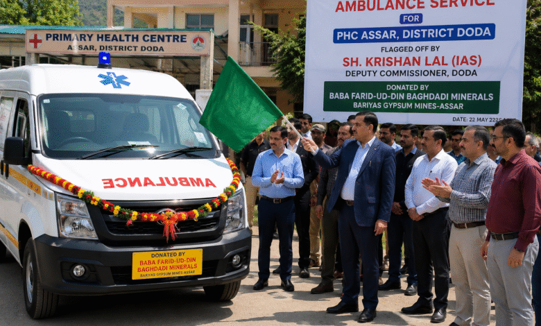 PHC Assar Ambulance Service का शुभारंभ करते DC Krishan Lal और स्वास्थ्य विभाग के अधिकारी