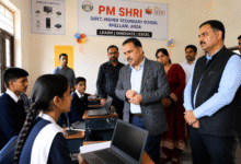 PM SHRI Schools рдореЗрдВ рдирд┐рд░реАрдХреНрд╖рдг рдХреЗ рджреМрд░рд╛рди рдЫрд╛рддреНрд░реЛрдВ рдФрд░ рдЕрдзрд┐рдХрд╛рд░рд┐рдпреЛрдВ рд╕реЗ рдмрд╛рддрдЪреАрдд рдХрд░рддреЗ Dr. Sanjeev Kumar Sharma