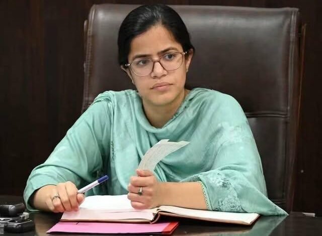 DC Samba Ayushi Sudan reviewing PM Surya Ghar Yojana progress meeting