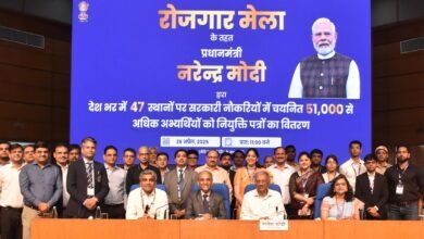 Rozgar Mela 2026 में युवाओं को government job appointment letters देते प्रधानमंत्री नरेंद्र मोदी