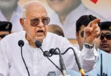 Jammu के Sidhra इलाके में demolition drive के बाद प्रभावित Tribal परिवारों और टूटे हुए घरों का दृश्य