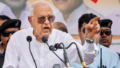 Jammu के Sidhra इलाके में demolition drive के बाद प्रभावित Tribal परिवारों और टूटे हुए घरों का दृश्य