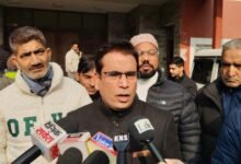 Tanvir Sadiq BJP बयान को लेकर Srinagar में मीडिया से बातचीत करते हुए NC नेता Tanvir Sadiq की तस्वीर