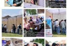 Srinagar Job Fair में Kashmir Government Polytechnic College में रोजगार अवसरों के लिए पहुंचे युवा और विभिन्न कंपनियों के स्टॉल्स पर बातचीत करते प्रतिभागी।