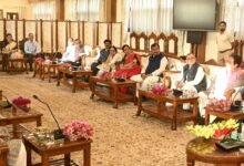 J&K Parliamentary Visit के दौरान Shashi Tharoor और LG Manoj Sinha की Srinagar Lok Bhavan में meeting, Jammu Kashmir development और security discussion
